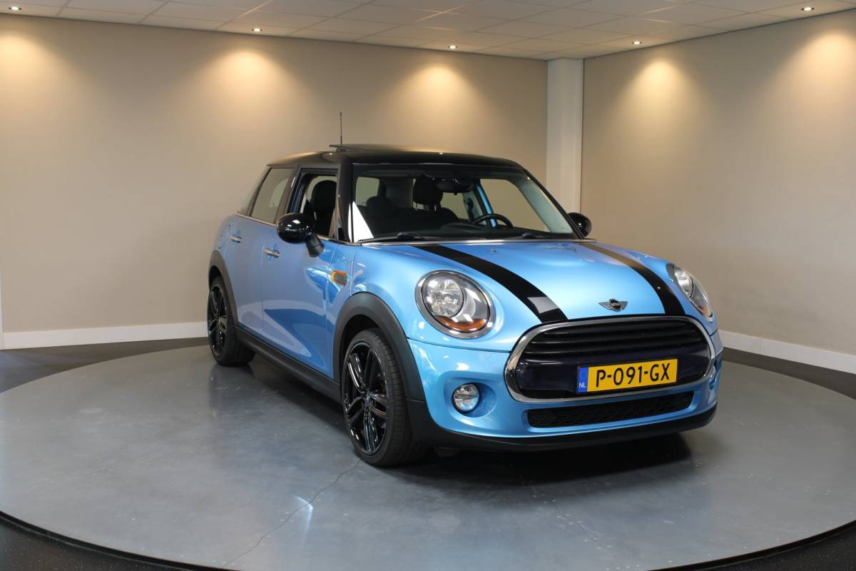 MINI 5-Deurs Mini 5-Deurs 1.5 Cooper Serious Business *Pano/Schuifdak* Leder/Alcantara|Stoelverw.|5-Deurs|18” Velgen