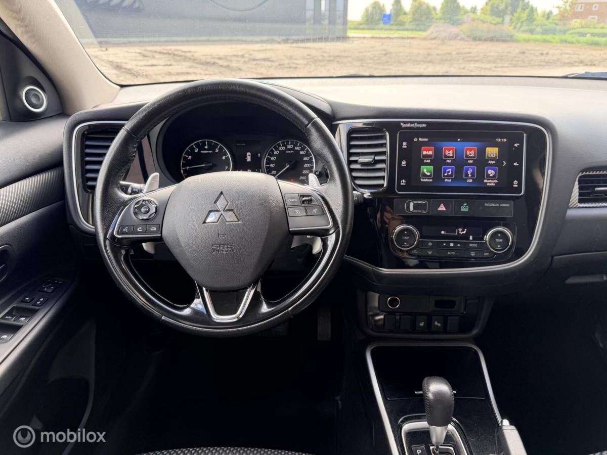 Mitsubishi Outlander Mitsubishi Outlander 2.0 Executive Edition|7 persoons | trekhaak| carplay|
