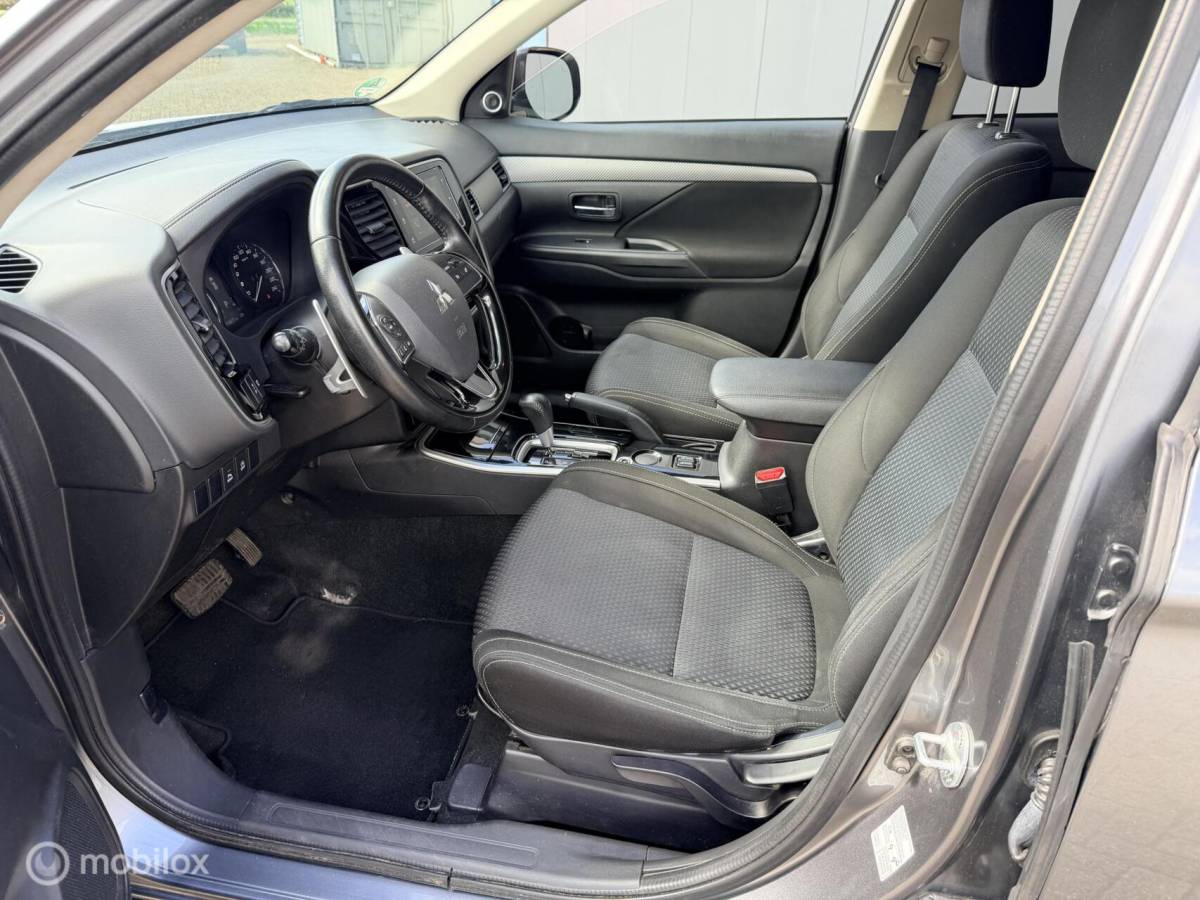 Mitsubishi Outlander Mitsubishi Outlander 2.0 Executive Edition|7 persoons | trekhaak| carplay|