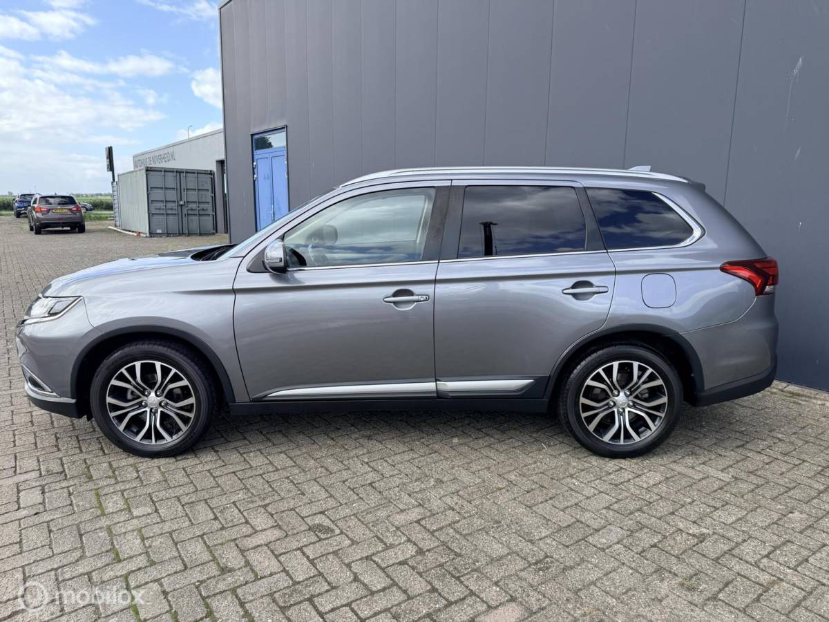 Mitsubishi Outlander Mitsubishi Outlander 2.0 Executive Edition|7 persoons | trekhaak| carplay|