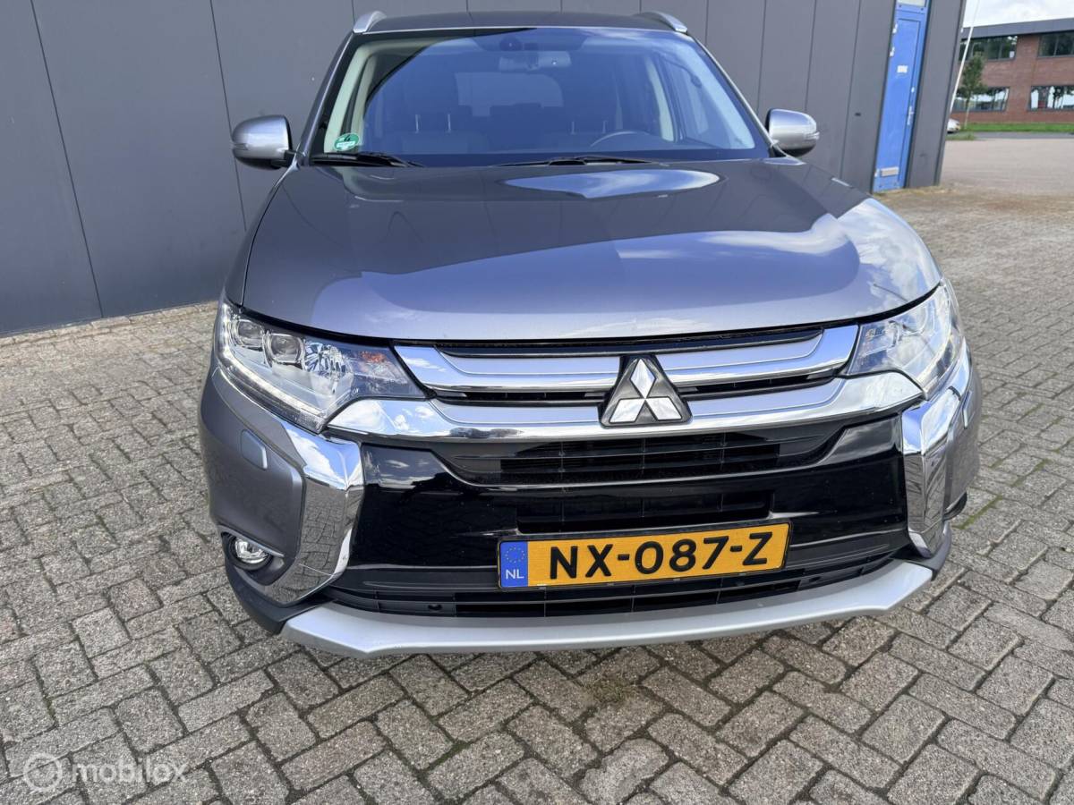 Mitsubishi Outlander Mitsubishi Outlander 2.0 Executive Edition|7 persoons | trekhaak| carplay|
