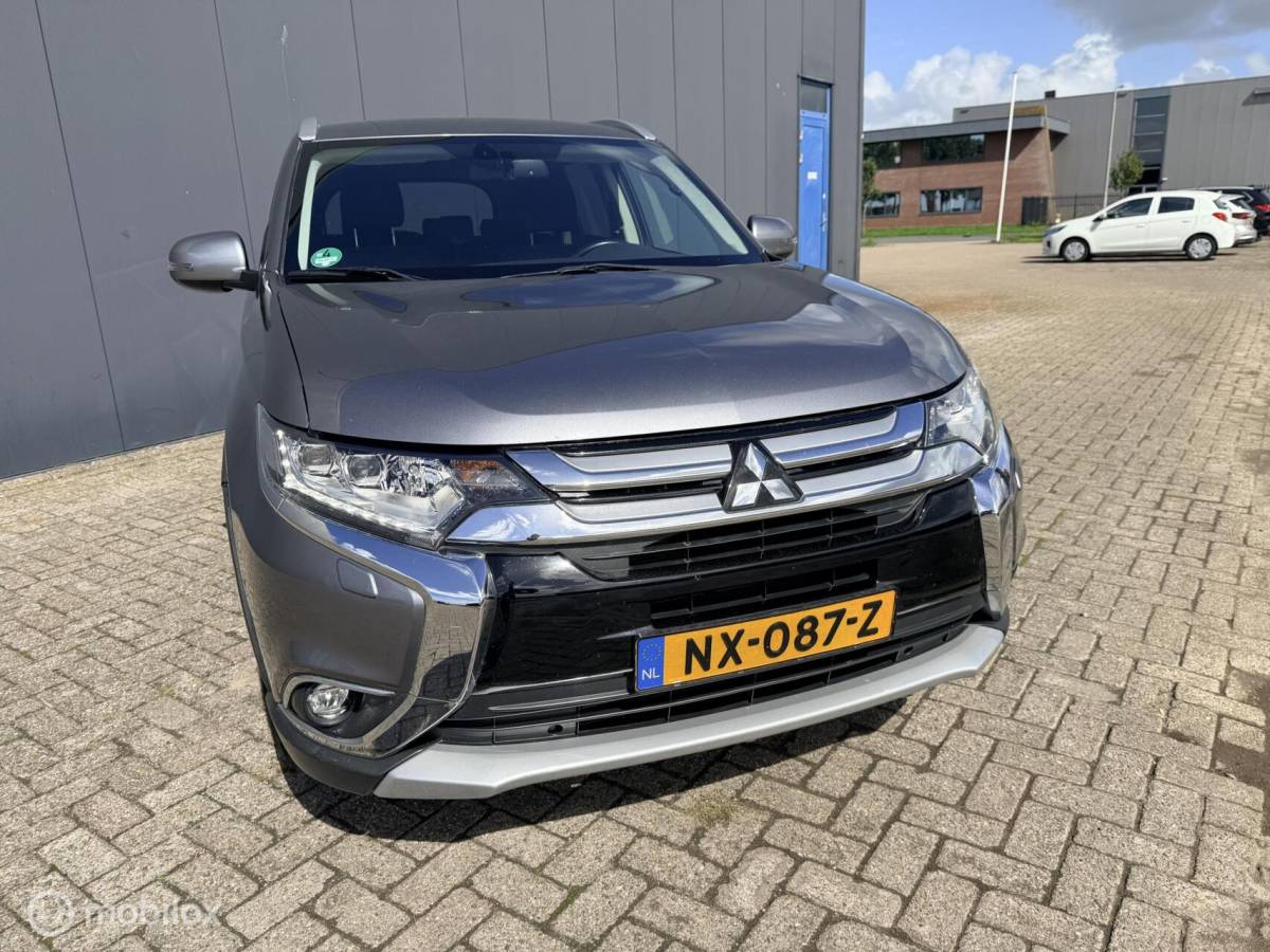 Mitsubishi Outlander Mitsubishi Outlander 2.0 Executive Edition|7 persoons | trekhaak| carplay|