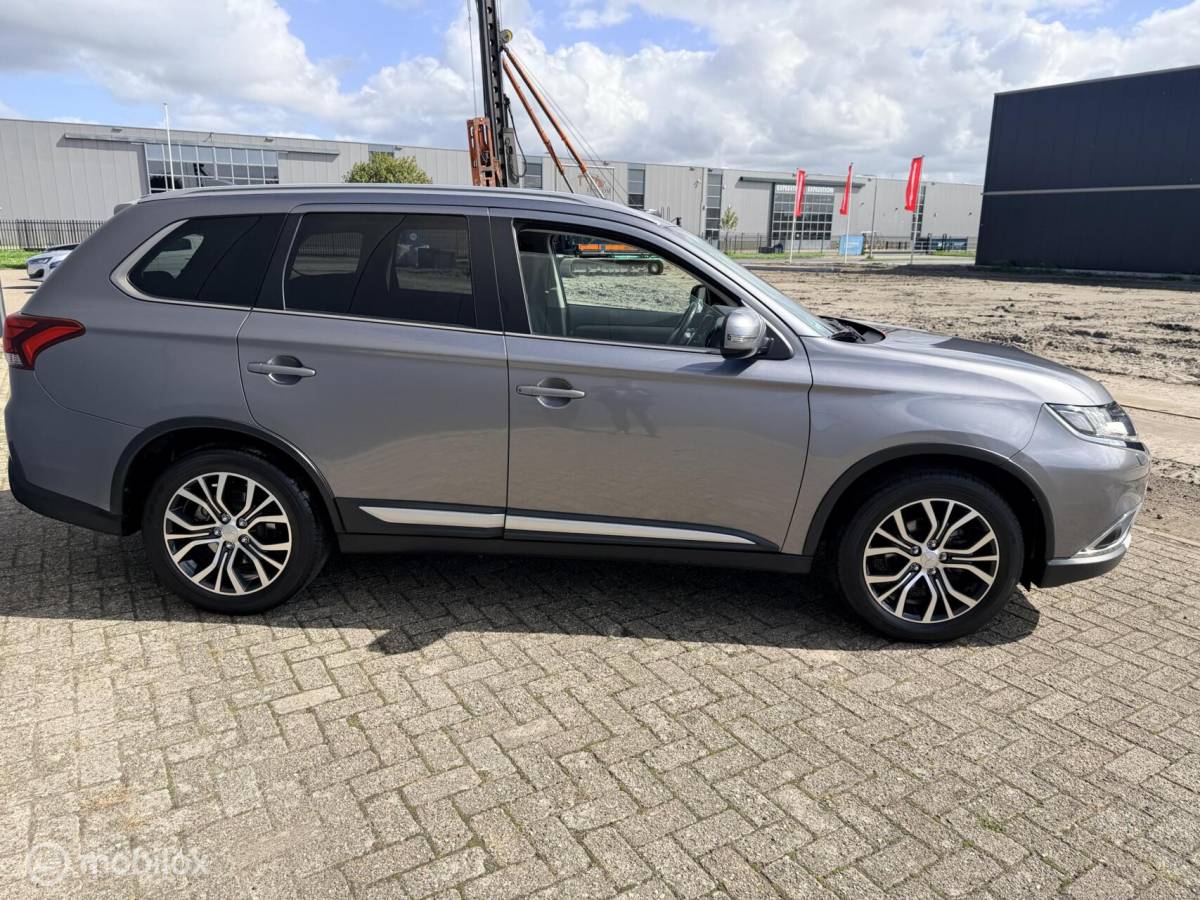 Mitsubishi Outlander Mitsubishi Outlander 2.0 Executive Edition|7 persoons | trekhaak| carplay|