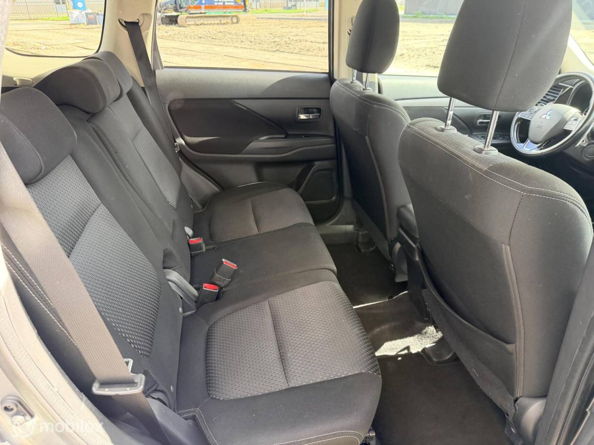 Mitsubishi Outlander Mitsubishi Outlander 2.0 Executive Edition|7 persoons | trekhaak| carplay|