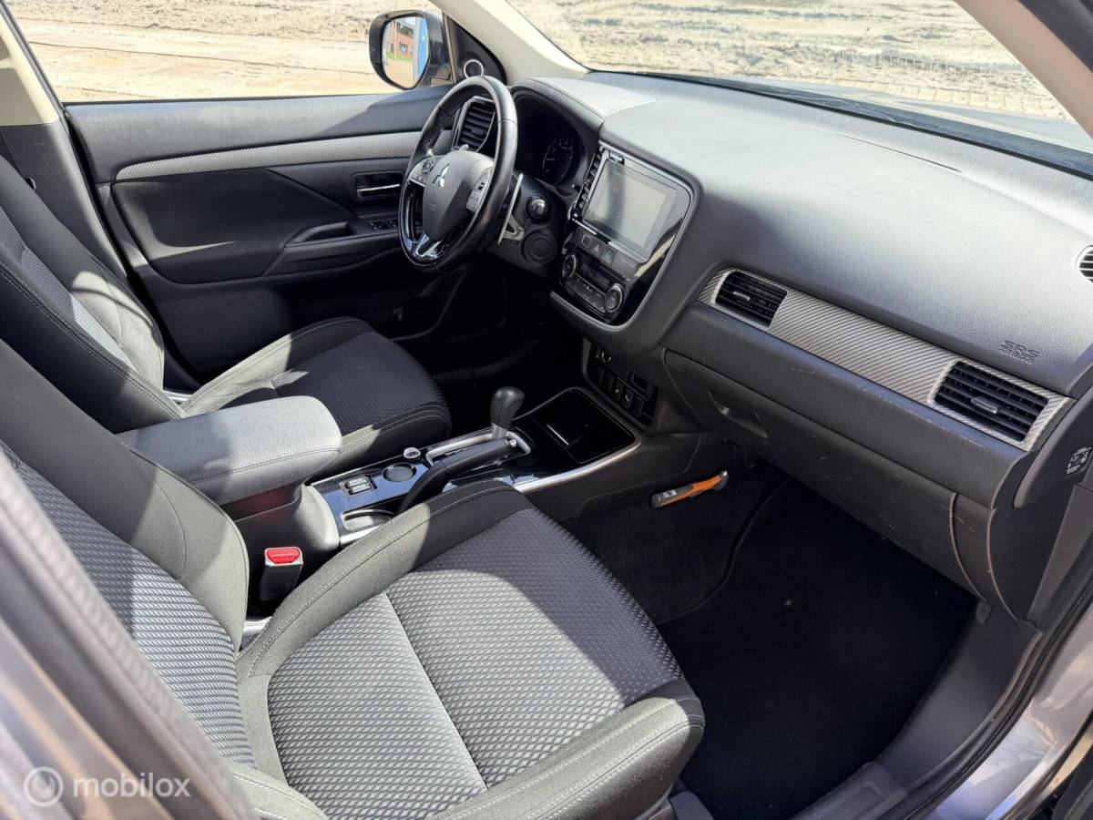 Mitsubishi Outlander Mitsubishi Outlander 2.0 Executive Edition|7 persoons | trekhaak| carplay|