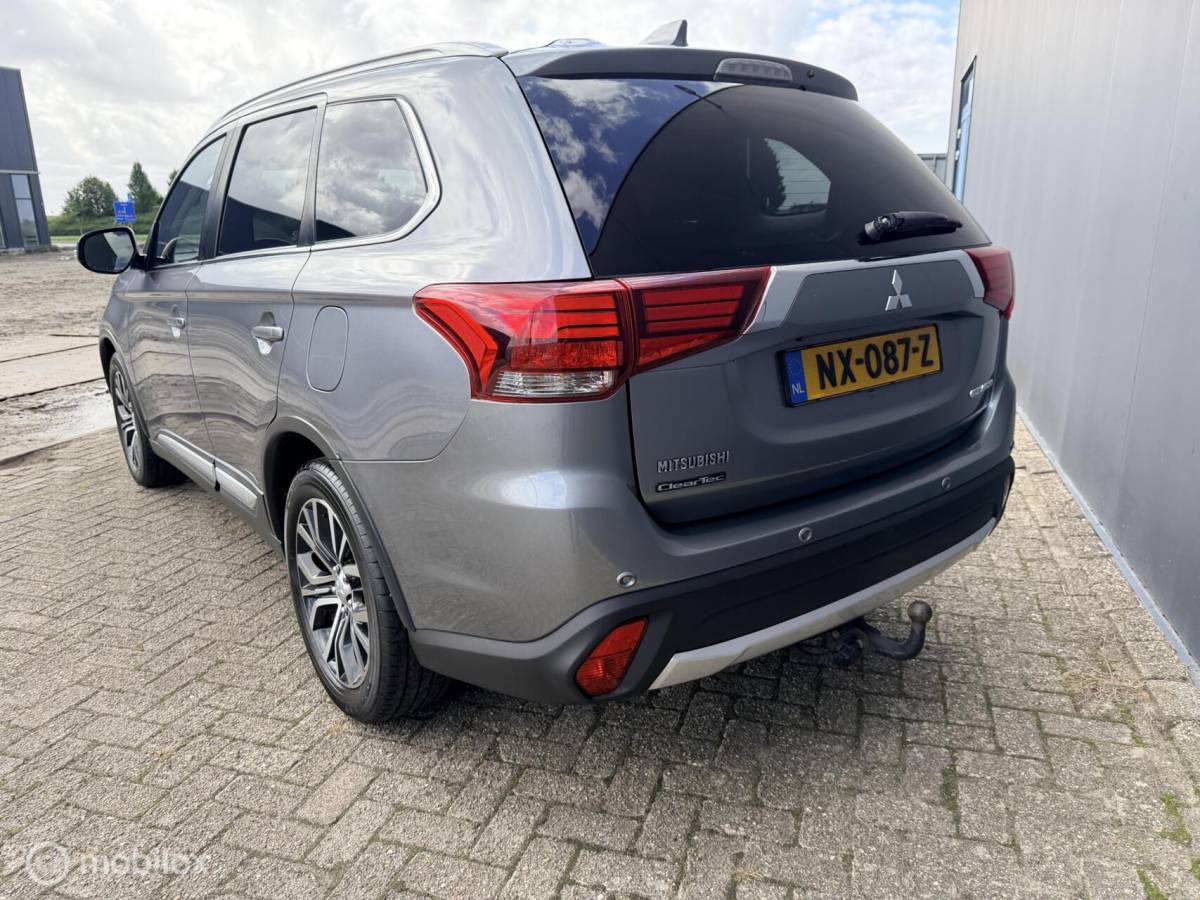 Mitsubishi Outlander Mitsubishi Outlander 2.0 Executive Edition|7 persoons | trekhaak| carplay|