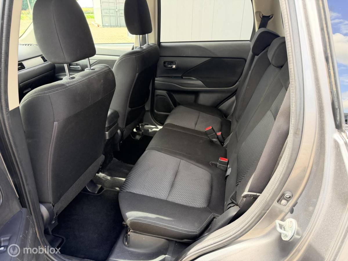Mitsubishi Outlander Mitsubishi Outlander 2.0 Executive Edition|7 persoons | trekhaak| carplay|