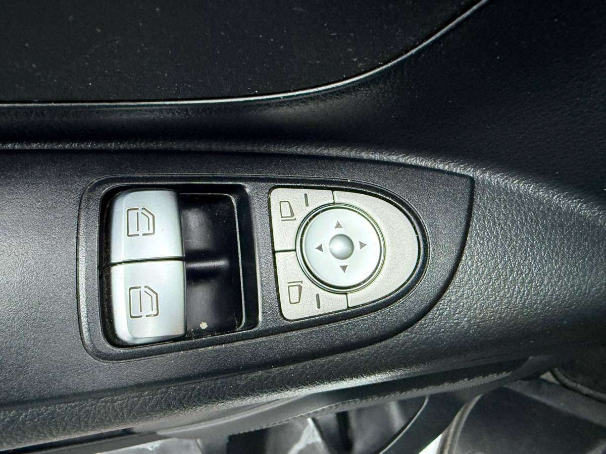 Mercedes-Benz Vito Mercedes-Benz Vito 116 CDI Lang / PDC / Cruise / 3-zits / Airco