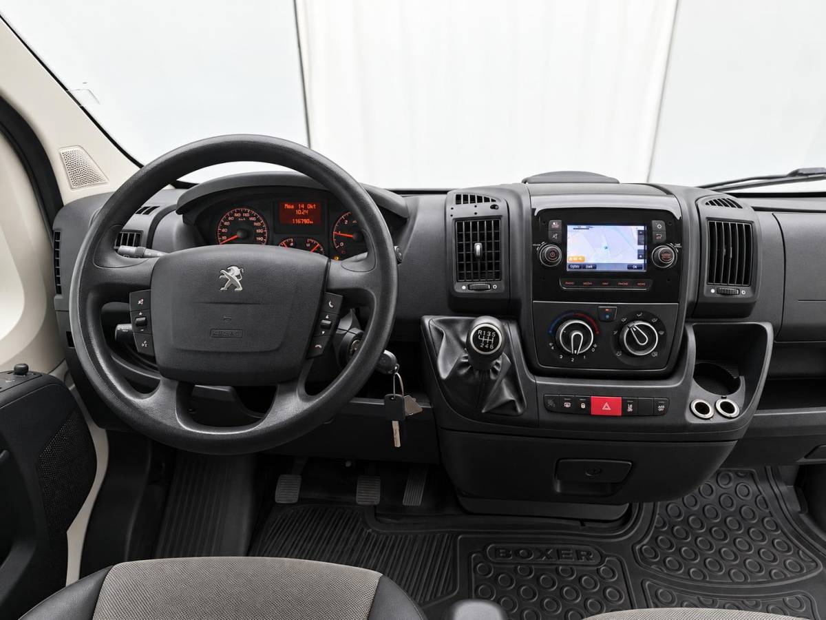 Peugeot Boxer Peugeot Boxer 2.2 BlueHDi 165PK Premium L2H2 Trekhaak Navigatie Camera Airco Bluetooth Cruise Control  Bumperopstap Achter Dakladder Parkeersensoren Lane Warning Departure