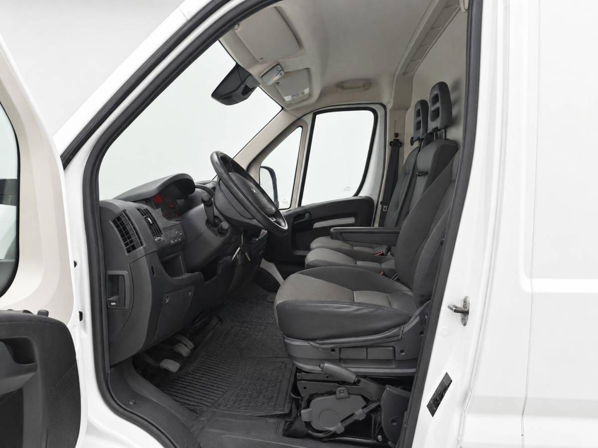 Peugeot Boxer Peugeot Boxer 2.2 BlueHDi 165PK Premium L2H2 Trekhaak Navigatie Camera Airco Bluetooth Cruise Control  Bumperopstap Achter Dakladder Parkeersensoren Lane Warning Departure