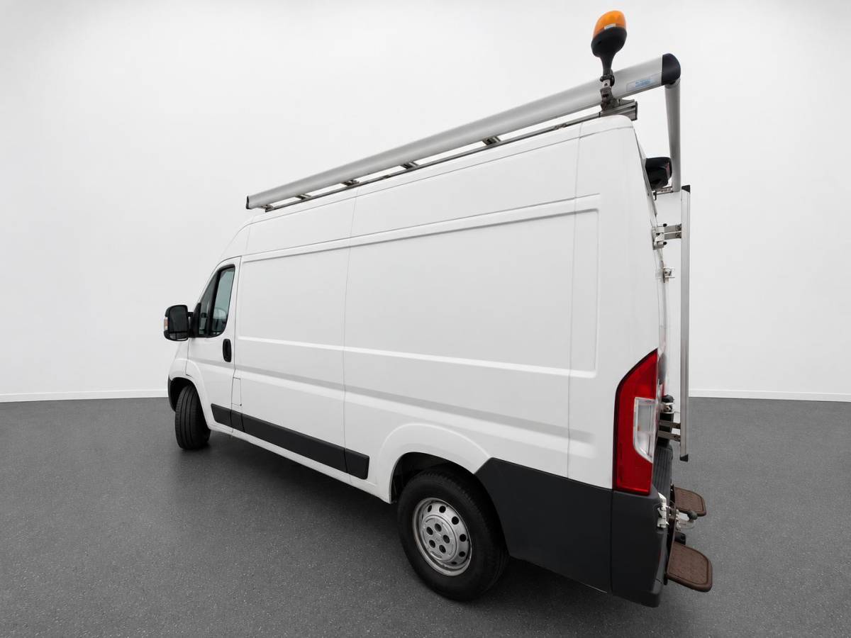 Peugeot Boxer Peugeot Boxer 2.2 BlueHDi 165PK Premium L2H2 Trekhaak Navigatie Camera Airco Bluetooth Cruise Control  Bumperopstap Achter Dakladder Parkeersensoren Lane Warning Departure
