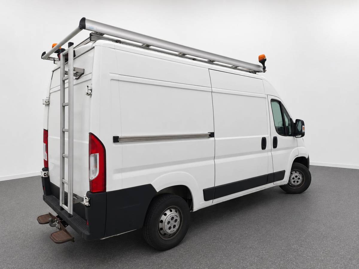 Peugeot Boxer Peugeot Boxer 2.2 BlueHDi 165PK Premium L2H2 Trekhaak Navigatie Camera Airco Bluetooth Cruise Control  Bumperopstap Achter Dakladder Parkeersensoren Lane Warning Departure