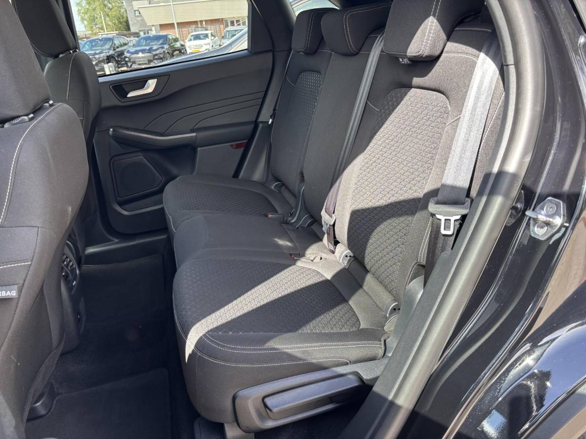 Ford Kuga Ford Kuga 2.5 PHEV Titanium 243pk | Nieuw model | Wegklapbare Trekhaak | Achteruitrijcamera | Cruise control | Navigatie | 2.100kg geremd trekgewicht