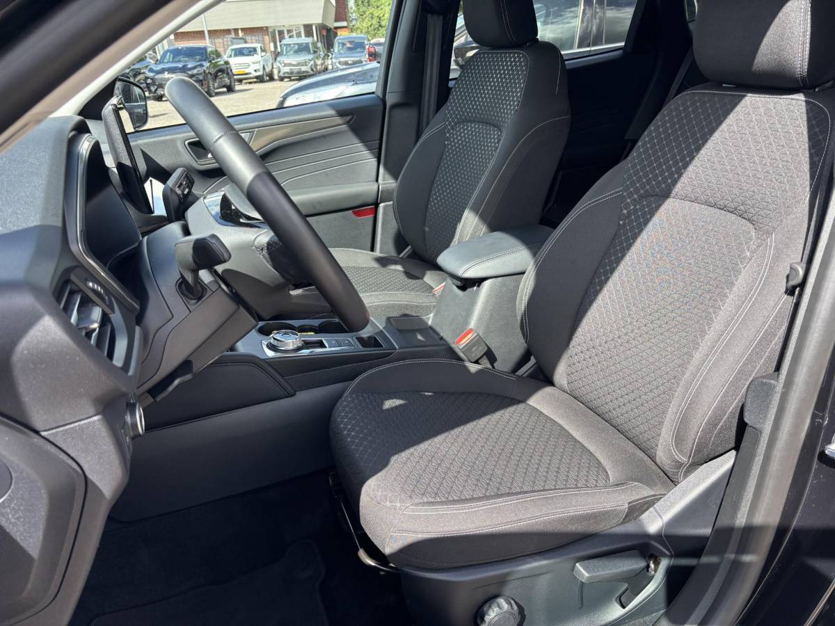 Ford Kuga Ford Kuga 2.5 PHEV Titanium 243pk | Nieuw model | Wegklapbare Trekhaak | Achteruitrijcamera | Cruise control | Navigatie | 2.100kg geremd trekgewicht