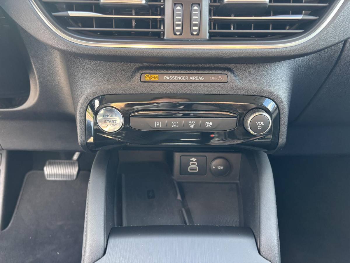 Ford Kuga Ford Kuga 2.5 PHEV Titanium 243pk | Nieuw model | Wegklapbare Trekhaak | Achteruitrijcamera | Cruise control | Navigatie | 2.100kg geremd trekgewicht