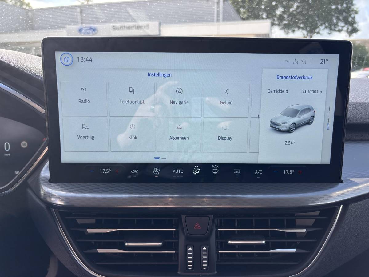 Ford Kuga Ford Kuga 2.5 PHEV Titanium 243pk | Nieuw model | Wegklapbare Trekhaak | Achteruitrijcamera | Cruise control | Navigatie | 2.100kg geremd trekgewicht
