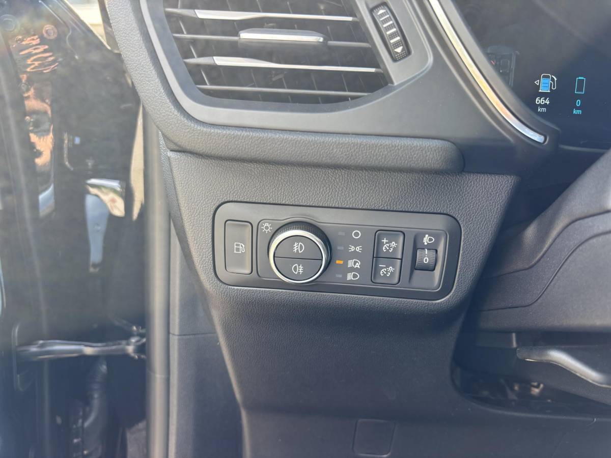 Ford Kuga Ford Kuga 2.5 PHEV Titanium 243pk | Nieuw model | Wegklapbare Trekhaak | Achteruitrijcamera | Cruise control | Navigatie | 2.100kg geremd trekgewicht