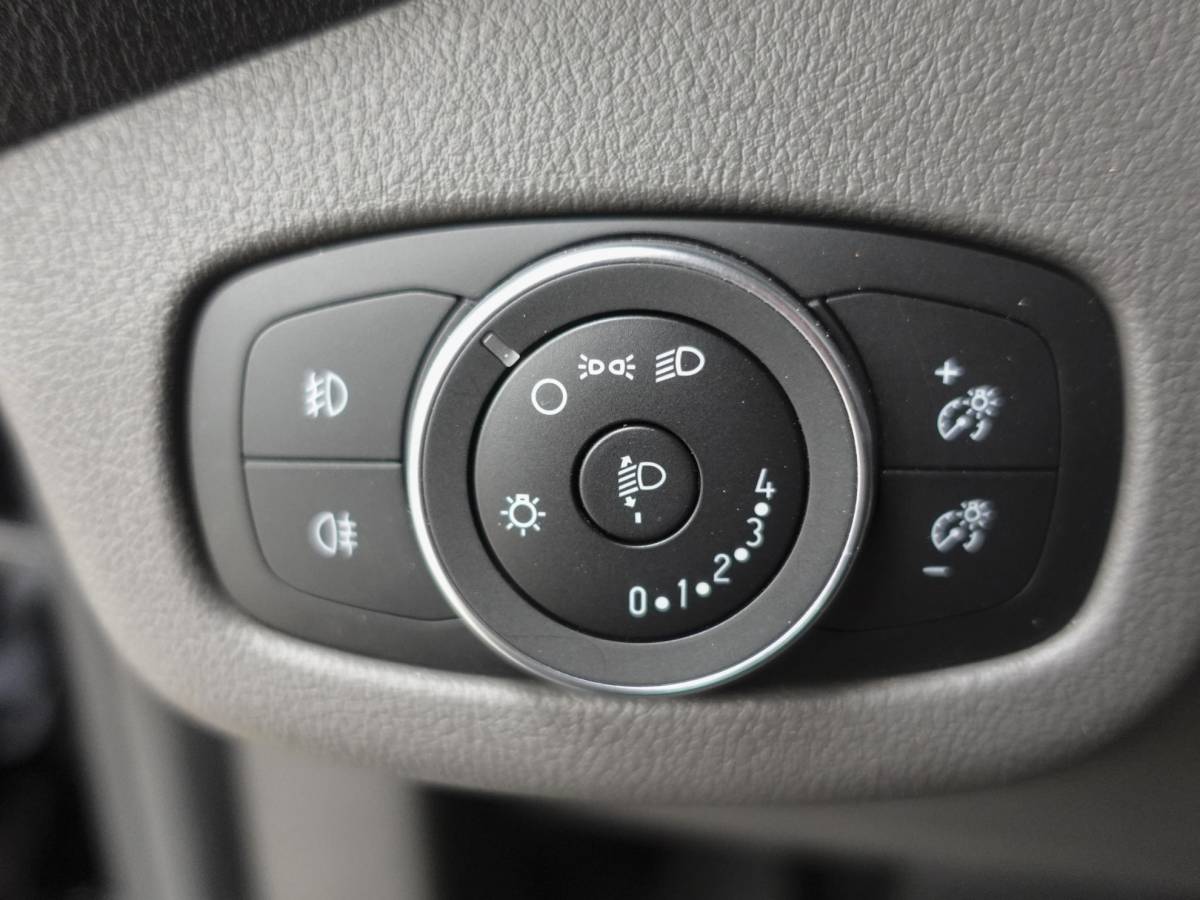 Ford Transit Connect Ford Transit Connect 1.5 EcoBlue Automaat L2 Trend Navigatie Airco Camera Parkeersensoren Cruise Control Trekhaak Betimmering Lichtmetalen Velgen