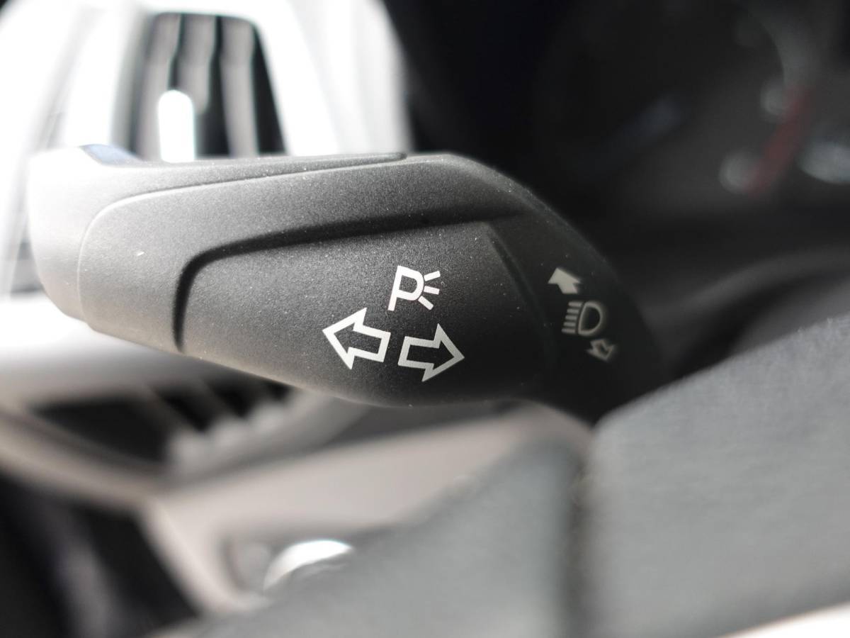 Ford Transit Connect Ford Transit Connect 1.5 EcoBlue Automaat L2 Trend Navigatie Airco Camera Parkeersensoren Cruise Control Trekhaak Betimmering Lichtmetalen Velgen