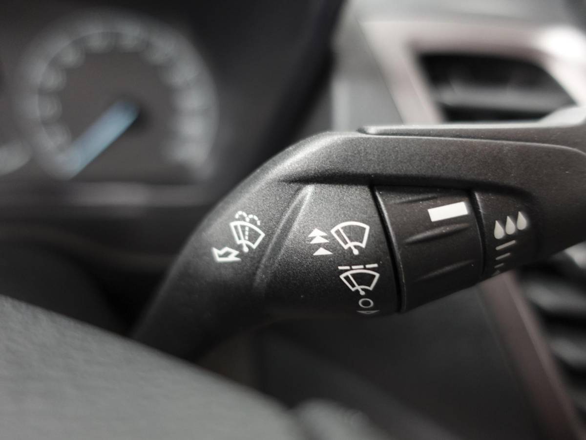 Ford Transit Connect Ford Transit Connect 1.5 EcoBlue Automaat L2 Trend Navigatie Airco Camera Parkeersensoren Cruise Control Trekhaak Betimmering Lichtmetalen Velgen