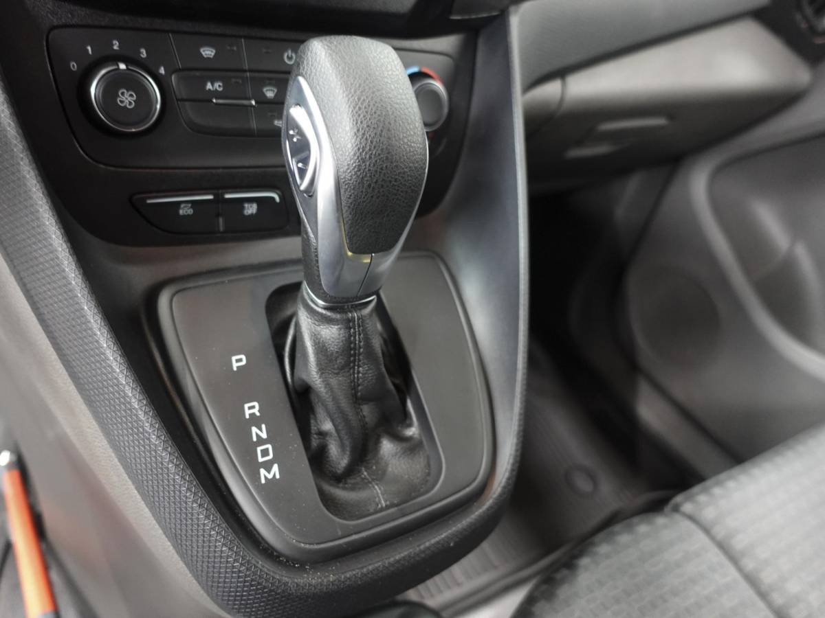 Ford Transit Connect Ford Transit Connect 1.5 EcoBlue Automaat L2 Trend Navigatie Airco Camera Parkeersensoren Cruise Control Trekhaak Betimmering Lichtmetalen Velgen