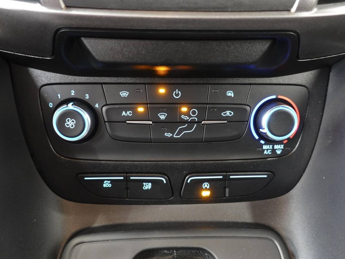 Ford Transit Connect Ford Transit Connect 1.5 EcoBlue Automaat L2 Trend Navigatie Airco Camera Parkeersensoren Cruise Control Trekhaak Betimmering Lichtmetalen Velgen