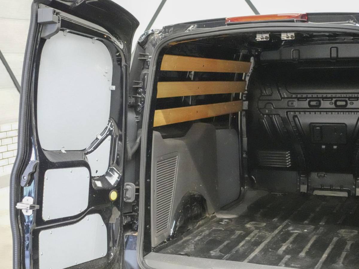 Ford Transit Connect Ford Transit Connect 1.5 EcoBlue Automaat L2 Trend Navigatie Airco Camera Parkeersensoren Cruise Control Trekhaak Betimmering Lichtmetalen Velgen