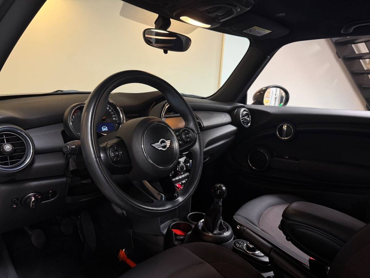 MINI 3-Deurs Mini 3-Deurs 1.5 Cooper Business *Top onderhouden!* Stoelverw.|Cruise|Navi|Neon-ring|PDC|17”|NAP