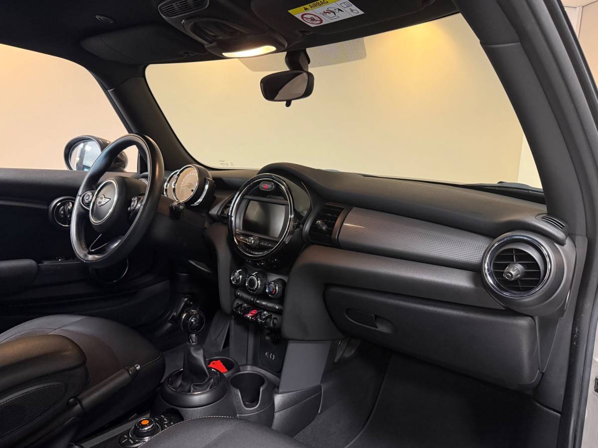 MINI 3-Deurs Mini 3-Deurs 1.5 Cooper Business *Top onderhouden!* Stoelverw.|Cruise|Navi|Neon-ring|PDC|17”|NAP
