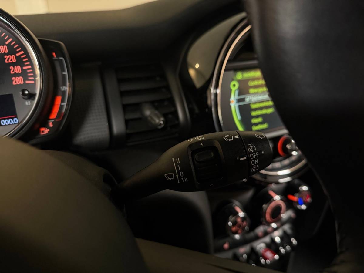 MINI 3-Deurs Mini 3-Deurs 1.5 Cooper Business *Top onderhouden!* Stoelverw.|Cruise|Navi|Neon-ring|PDC|17”|NAP