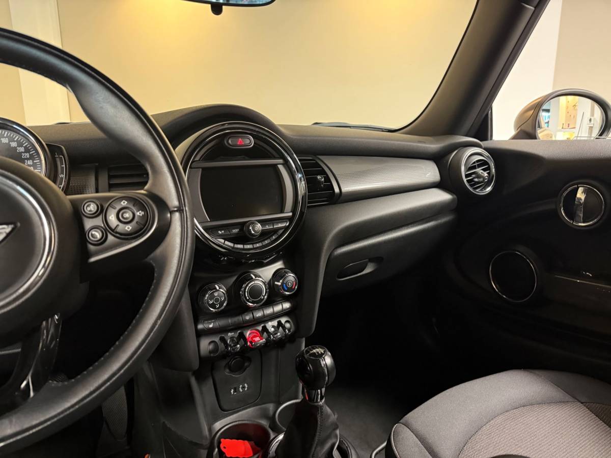 MINI 3-Deurs Mini 3-Deurs 1.5 Cooper Business *Top onderhouden!* Stoelverw.|Cruise|Navi|Neon-ring|PDC|17”|NAP