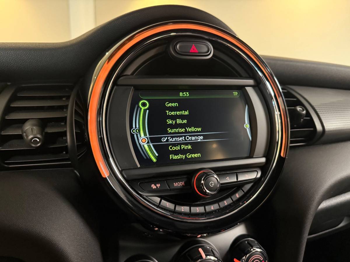 MINI 3-Deurs Mini 3-Deurs 1.5 Cooper Business *Top onderhouden!* Stoelverw.|Cruise|Navi|Neon-ring|PDC|17”|NAP
