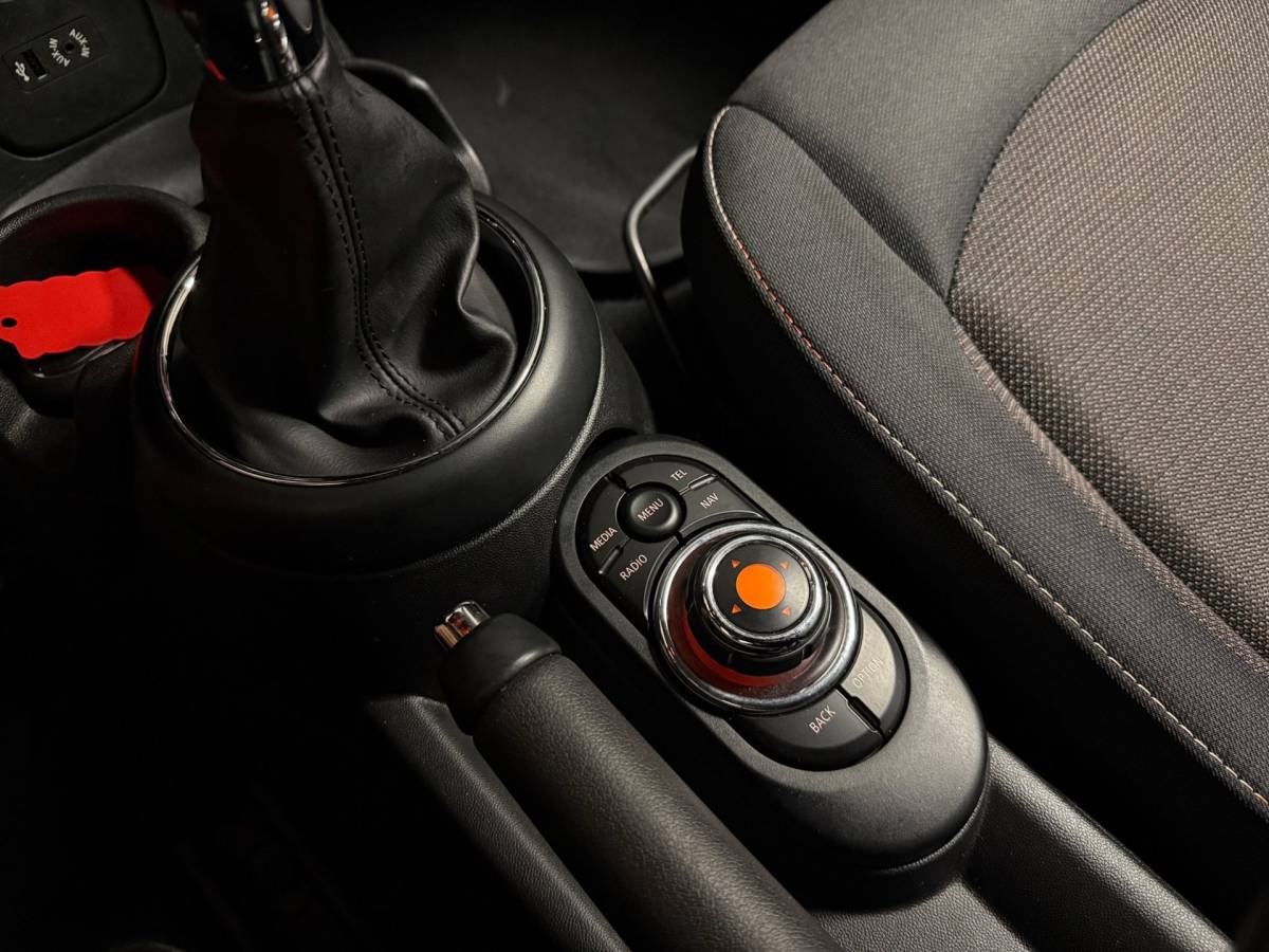 MINI 3-Deurs Mini 3-Deurs 1.5 Cooper Business *Top onderhouden!* Stoelverw.|Cruise|Navi|Neon-ring|PDC|17”|NAP