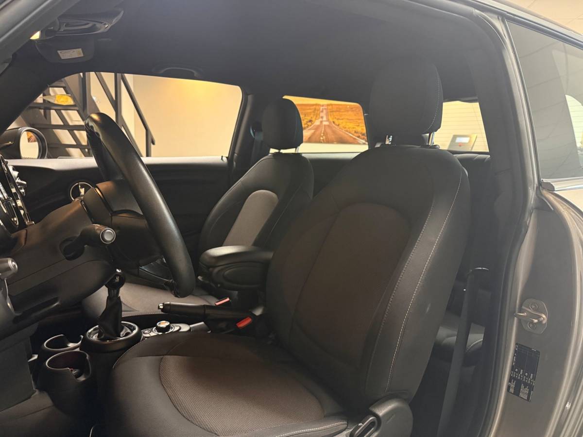 MINI 3-Deurs Mini 3-Deurs 1.5 Cooper Business *Top onderhouden!* Stoelverw.|Cruise|Navi|Neon-ring|PDC|17”|NAP