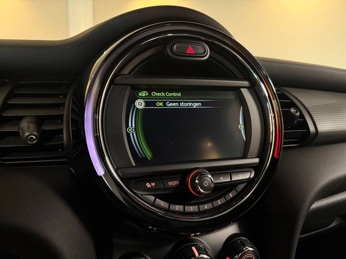 MINI 3-Deurs Mini 3-Deurs 1.5 Cooper Business *Top onderhouden!* Stoelverw.|Cruise|Navi|Neon-ring|PDC|17”|NAP