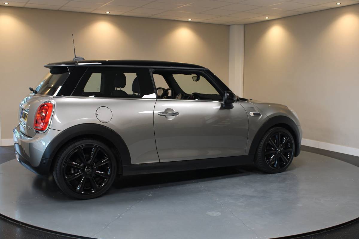 MINI 3-Deurs Mini 3-Deurs 1.5 Cooper Business *Top onderhouden!* Stoelverw.|Cruise|Navi|Neon-ring|PDC|17”|NAP