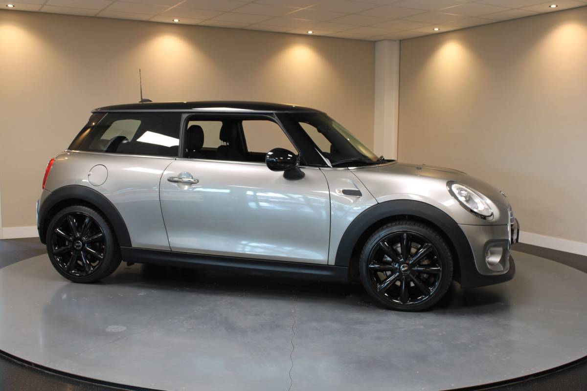 MINI 3-Deurs Mini 3-Deurs 1.5 Cooper Business *Top onderhouden!* Stoelverw.|Cruise|Navi|Neon-ring|PDC|17”|NAP