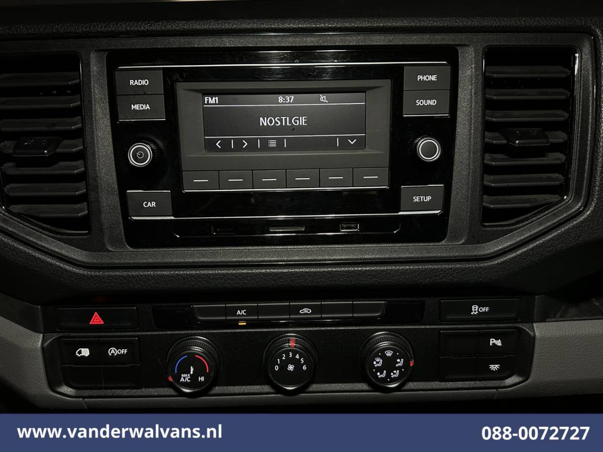 Volkswagen Crafter Volkswagen Crafter 2.0 TDI L3H2 L2H1 Euro6 Airco | 2500kg Trekhaak | Parkeersensoren Bijrijdersbank