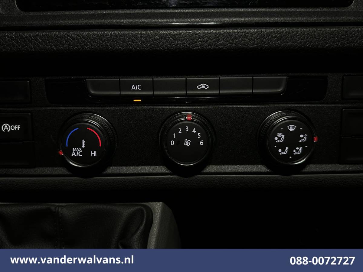 Volkswagen Crafter Volkswagen Crafter 2.0 TDI L3H2 L2H1 Euro6 Airco | 2500kg Trekhaak | Parkeersensoren Bijrijdersbank