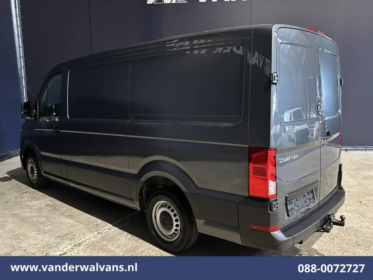 Volkswagen Crafter Volkswagen Crafter 2.0 TDI L3H2 L2H1 Euro6 Airco | 2500kg Trekhaak | Parkeersensoren Bijrijdersbank