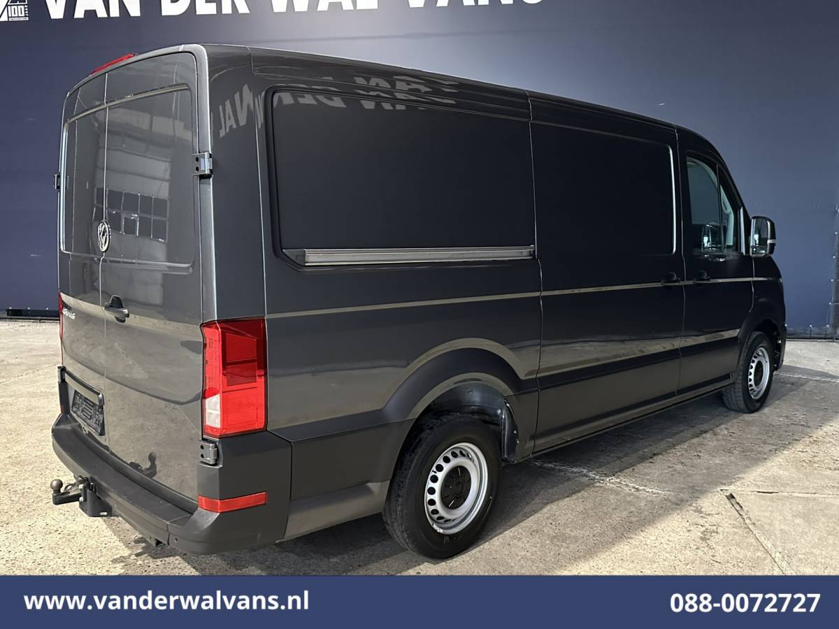 Volkswagen Crafter Volkswagen Crafter 2.0 TDI L3H2 L2H1 Euro6 Airco | 2500kg Trekhaak | Parkeersensoren Bijrijdersbank