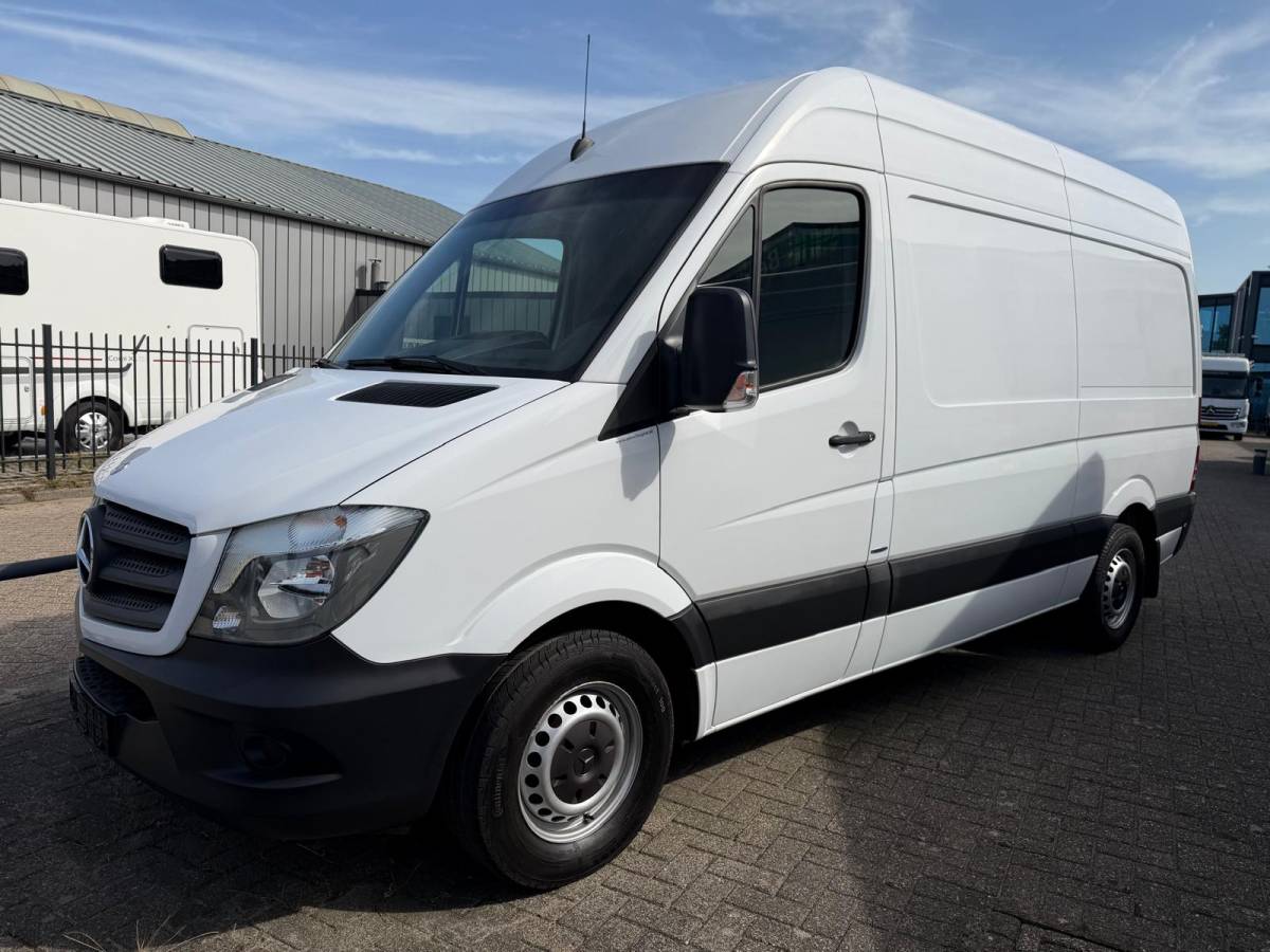 Mercedes-Benz Sprinter Mercedes-Benz Sprinter 319 CDI V6 L2H2 Euro 6 | 3.5T Trekhaak | Automaat | Airco