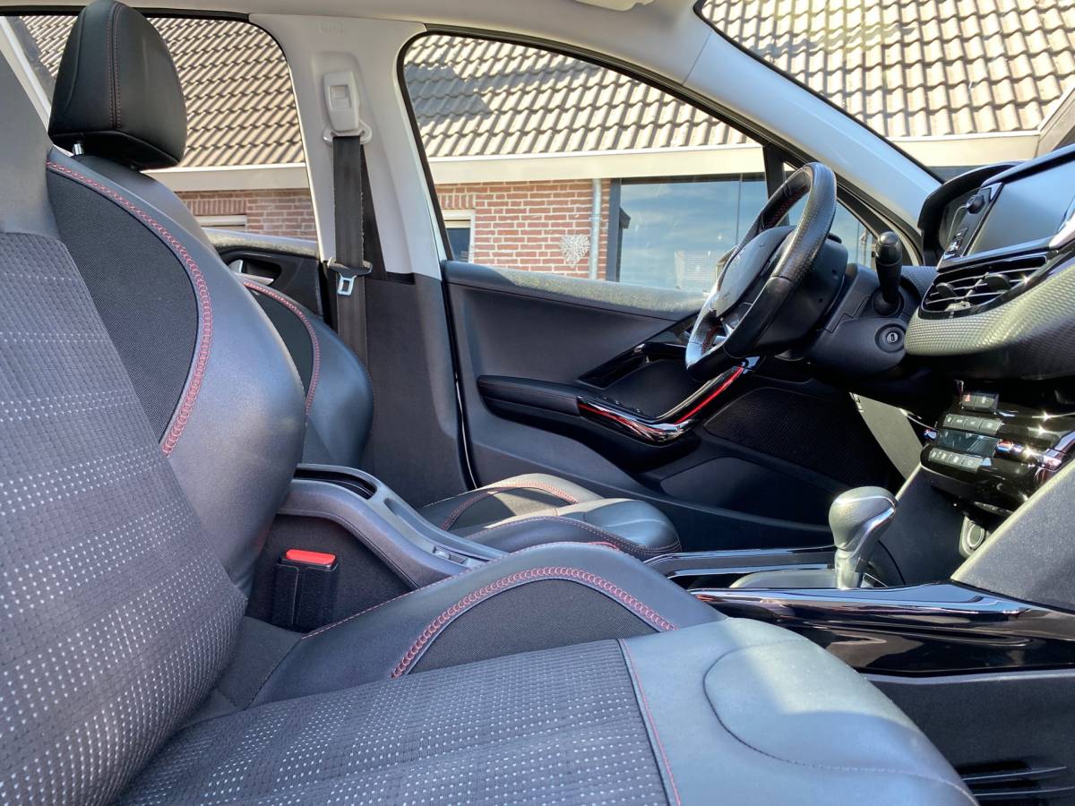 Peugeot 2008 Peugeot 2008 1.2 PureTech GT-line PANO NAVI XENON CRUISE PDC CLIMA LED AUTOMAAT