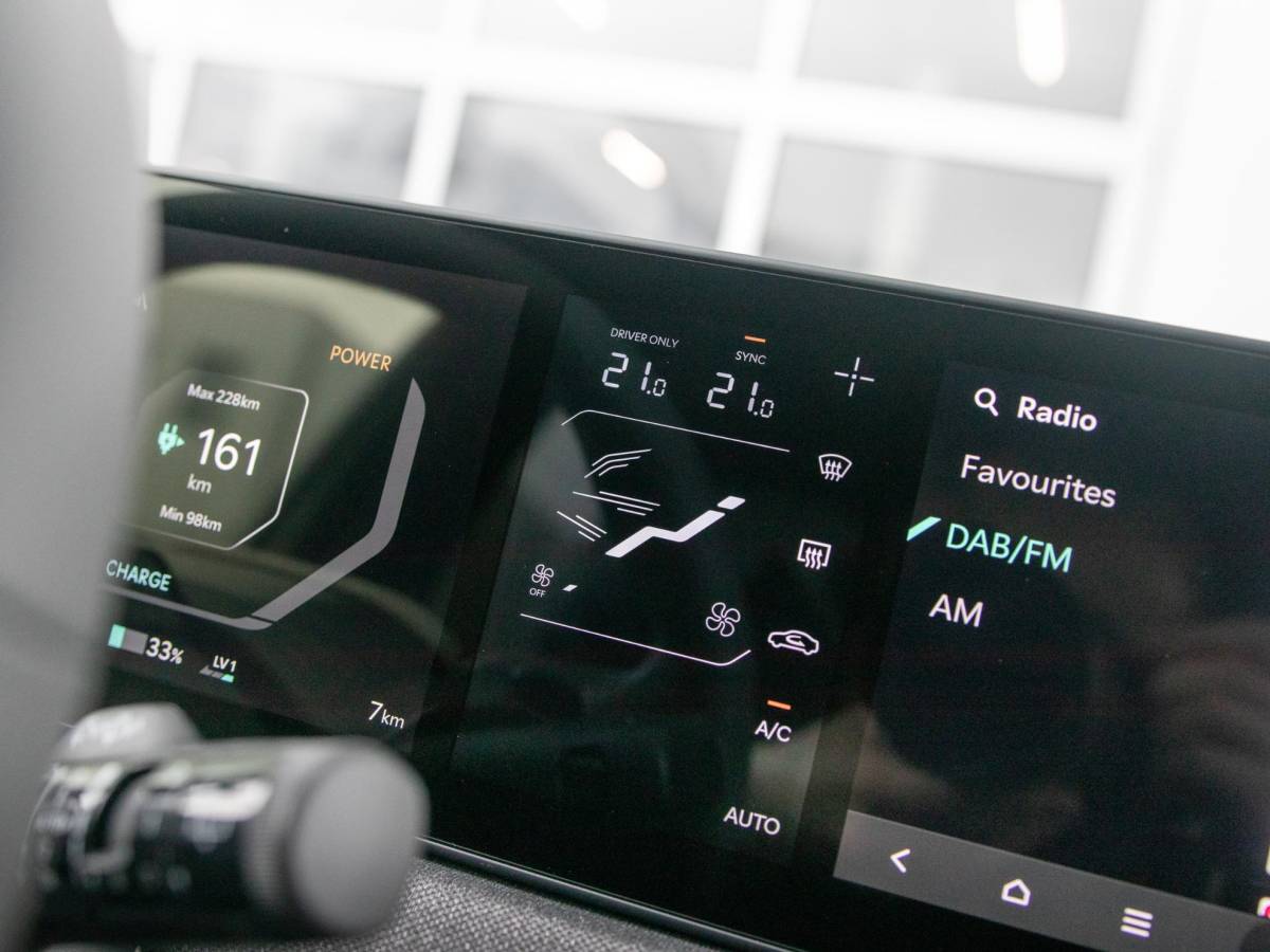 Kia EV3 Kia EV3 GT-Line Business Edition 81.4 kWh | Actieprijs* | Navi. | Clima. | Adapt. Cruise. | Parkeersensoren | Dodehoekassistentie | Stoel&Stuur Verwarming | GT-Line Vegan Lederen Stoelbekleding
