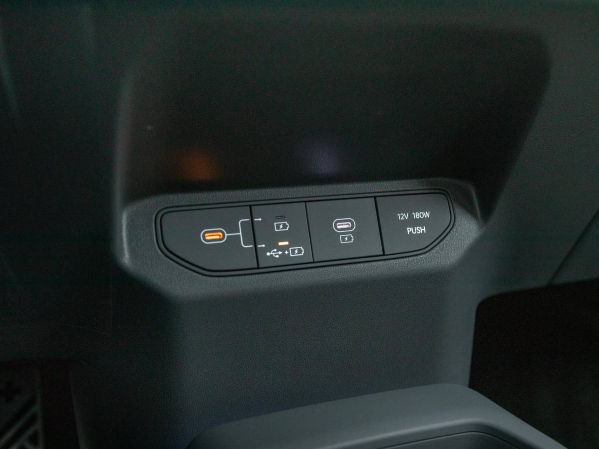 Kia EV3 Kia EV3 GT-Line Business Edition 81.4 kWh | Actieprijs* | Navi. | Clima. | Adapt. Cruise. | Parkeersensoren | Dodehoekassistentie | Stoel&Stuur Verwarming | GT-Line Vegan Lederen Stoelbekleding