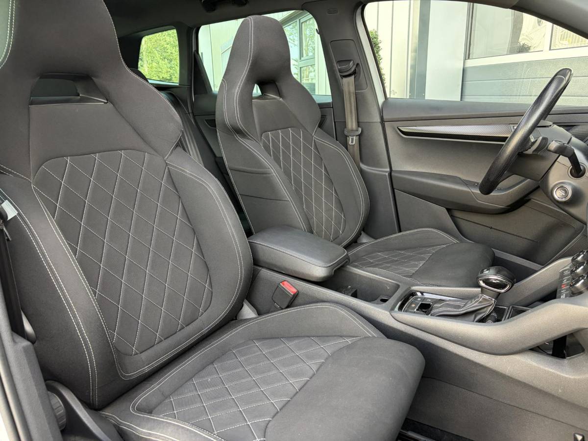 Škoda Karoq Skoda Karoq 1.5 TSI ACT Sportline | Pano | Keyless | Parkeer sensoren | Elektrisch klep |
