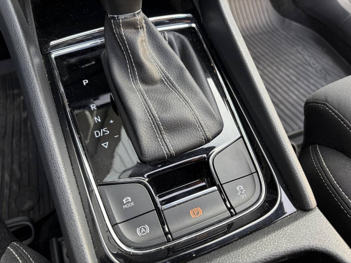 Škoda Karoq Skoda Karoq 1.5 TSI ACT Sportline | Pano | Keyless | Parkeer sensoren | Elektrisch klep |