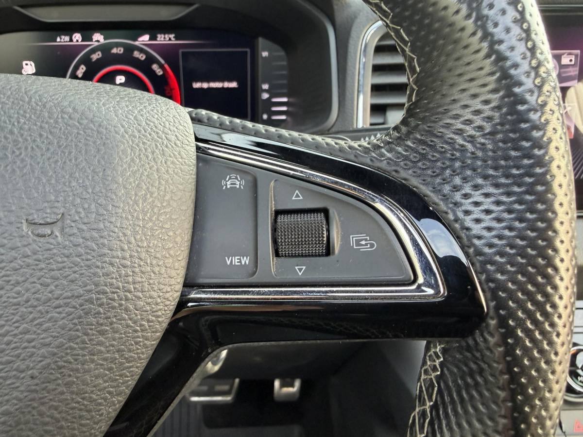 Škoda Karoq Skoda Karoq 1.5 TSI ACT Sportline | Pano | Keyless | Parkeer sensoren | Elektrisch klep |