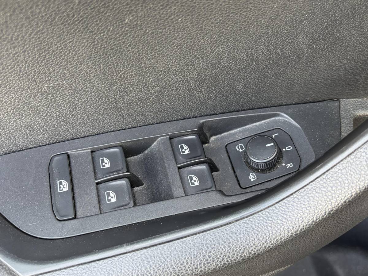 Škoda Karoq Skoda Karoq 1.5 TSI ACT Sportline | Pano | Keyless | Parkeer sensoren | Elektrisch klep |