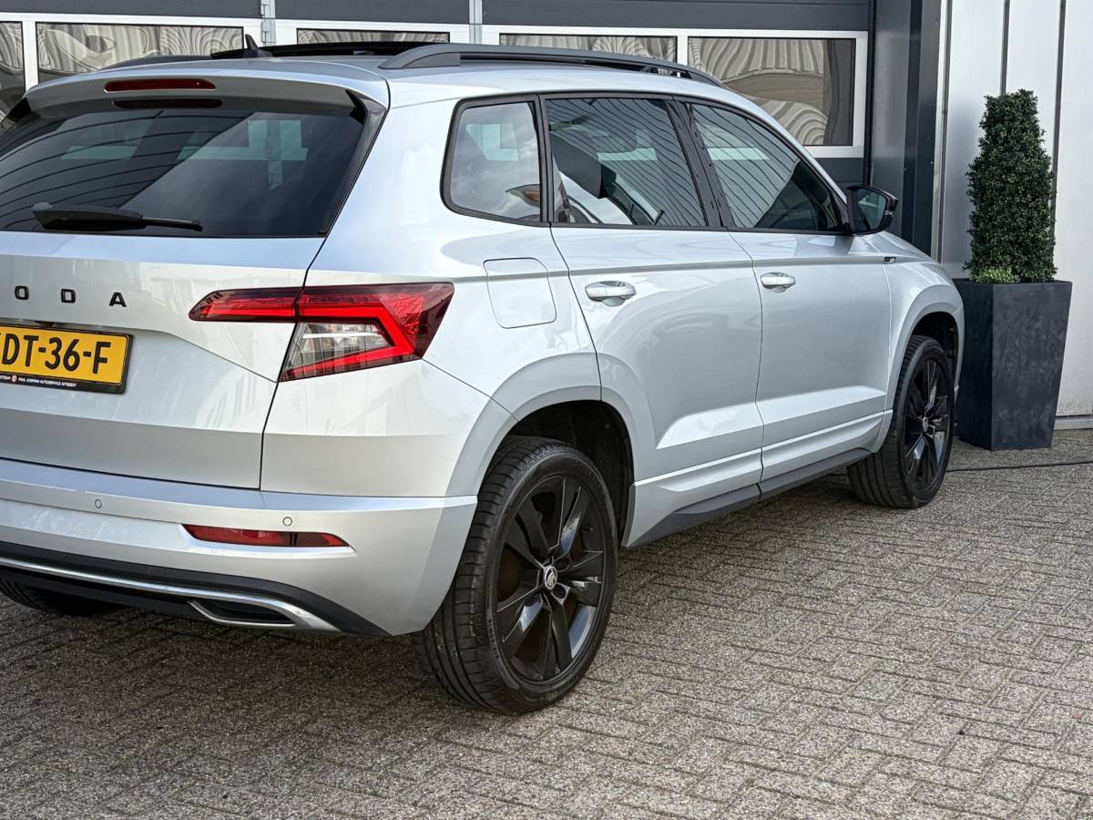 Škoda Karoq Skoda Karoq 1.5 TSI ACT Sportline | Pano | Keyless | Parkeer sensoren | Elektrisch klep |